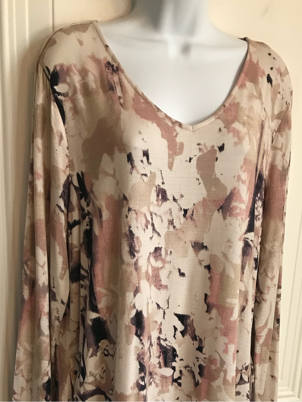 🔴 4/$15 Dana Buchman Women’s XL Blush & Cream Floral V-Neck LS Tunic Top in EUC - Picture 4 of 16